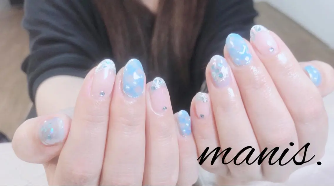 ネイル フレンチネイル ガラスフレンチ manis .のネイルデザイン