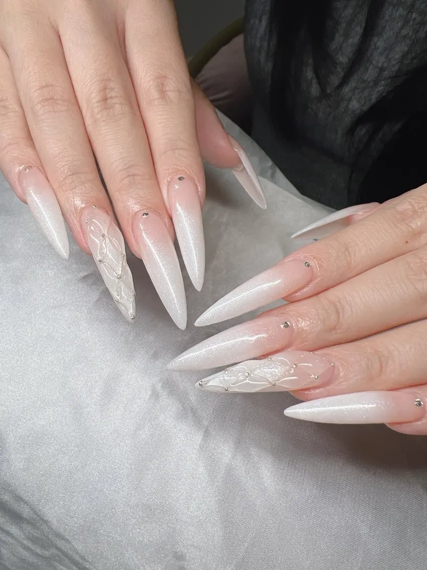 ネイル 長さ出し グラデーション キラキラネイル マグネットネイル ニュアンスネイル Lee Nailsのネイルデザイン