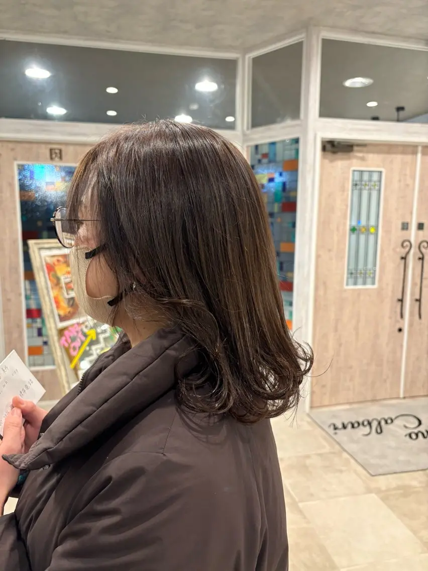 ミディアム ハイライト Calbari 鎌田美歩のヘアスタイル