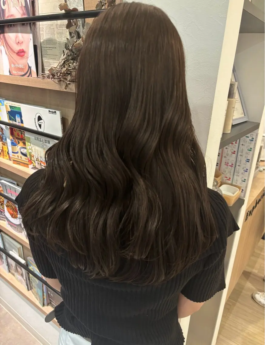 セミロング モテ髪🫧赤み消し カラー表参道きょうこのヘアスタイル