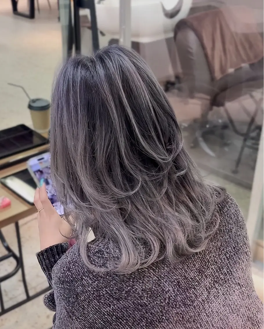 セミロング レイヤーカット ヘアカラー ))カラー特化(( 渡邉 怜のヘアスタイル