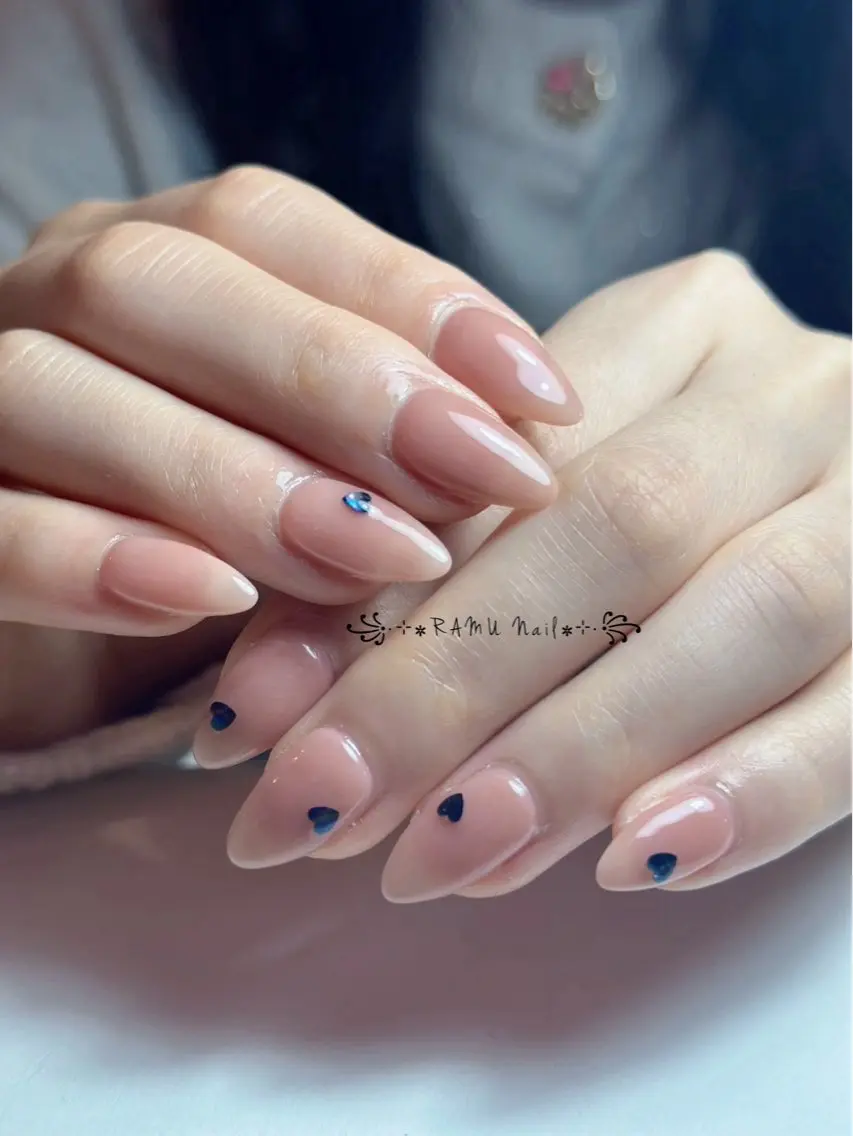 ネイル ホログラムネイル キラキラネイル 韓国ネイル バレンタイン ワンホンネイル ハンドネイル RAMU Nail 恵比寿店のネイルデザイン