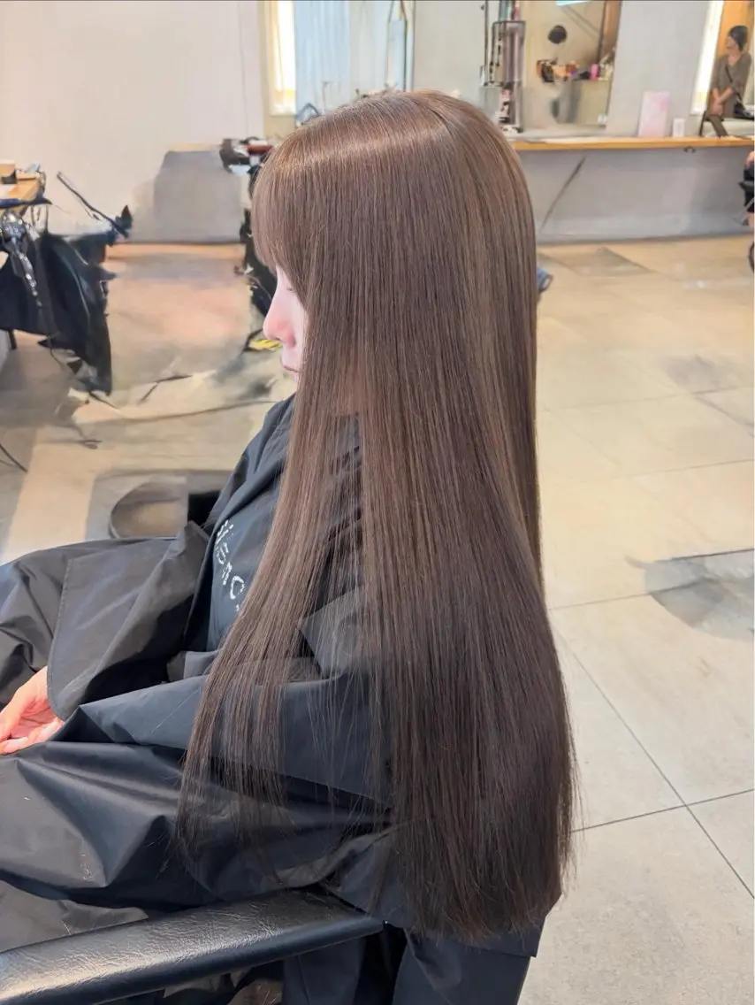 ロング カラー ミルクティー× グレージュMOMOのヘアスタイル
