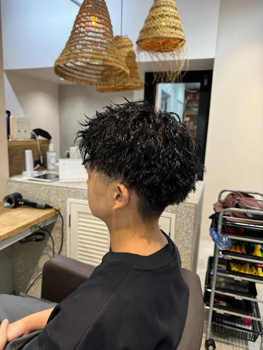 ミディアム メンズ ミディアムパーマ メンズパーマ カット パーマ メンズ特化 TAKUYAのヘアスタイル