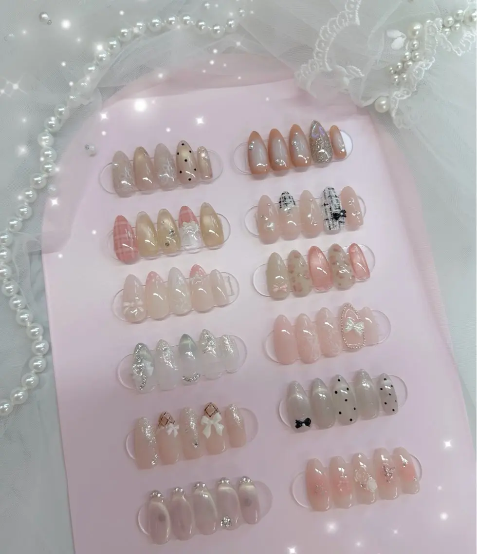 オフ込み🤍定額8500円🧸🍓大人気🫧ワンホンガーリー✨系ネイルたくさん🩷🩷の写真
