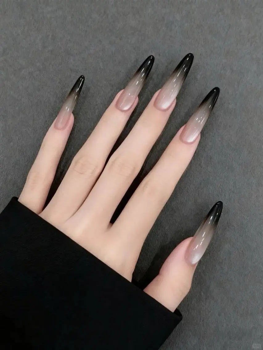 ネイル 長さ出し キラキラネイル 韓国ネイル ロングネイル ワンホンネイル ハンドネイル Josie nail salonのネイルデザイン