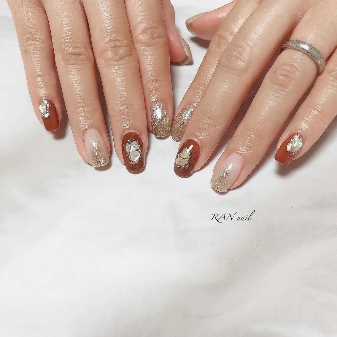 ネイル ブラウン ジェルネイル キラキラネイル ラメ(グリッター) ニュアンスネイル ハンドネイル フットネイル RAN nailのネイルデザイン