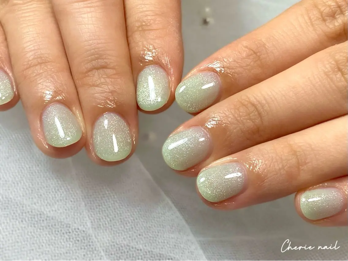 ネイル ジェルネイル グリーン キラキラネイル マグネットネイル オフィスネイル ハンドネイル Cherienail yunaのネイルデザイン