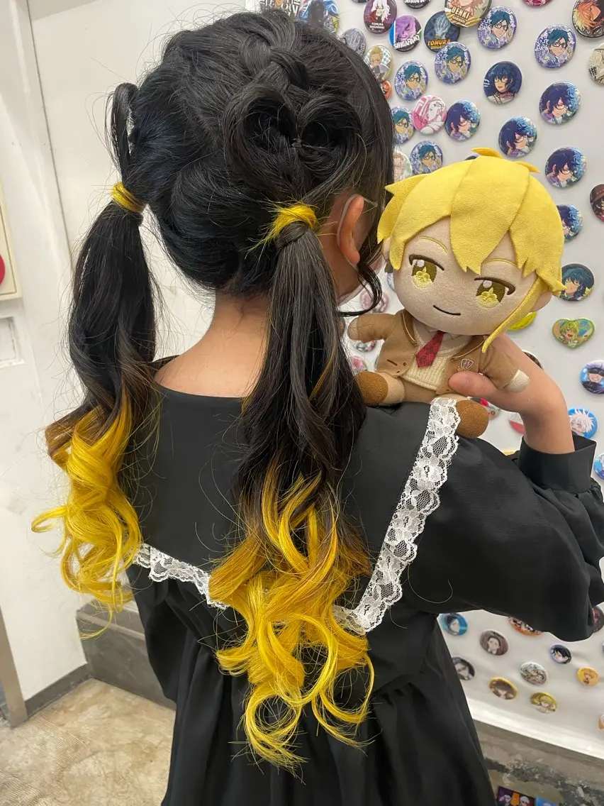 ミディアム カラー ヘアカラー インナーカラー 推し ブリーチ 髪質改善のヘアスタイル
