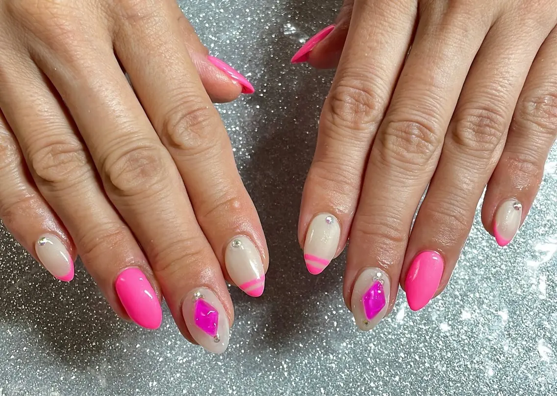 ネイル ハンドネイル VIERU 🌈🎀💖のネイルデザイン