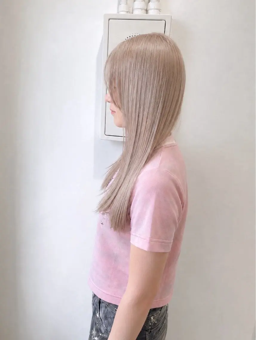 ロング カラー アッシュ ベージュカラー 透明感カラー ラベンダーカラー ミルクティーベージュ Muミュー/ブリーチ ハイトーン Wカラーのヘアスタイル