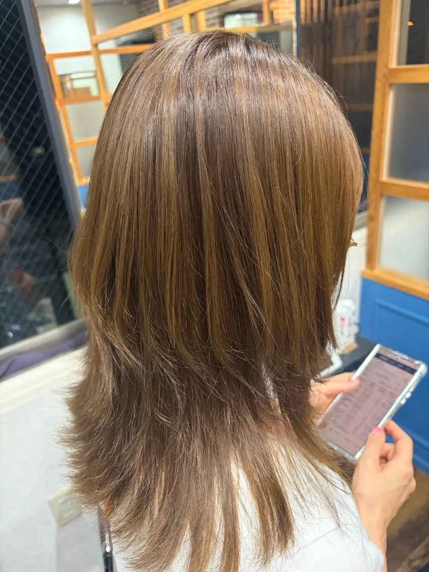 セミロング くびれヘア くびれレイヤー レイヤーカット 丹羽 優菜のヘアスタイル