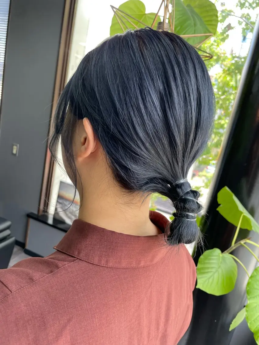 カラー ヘアアレンジ ネイビーカラー 簡単アレンジ オノ アカネのヘアスタイル