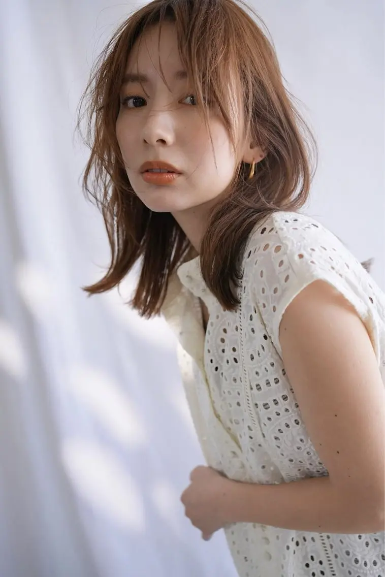 ミディアム カラー 透明感カラー 🪐透明感カラー/ カワクボ モネのヘアスタイル