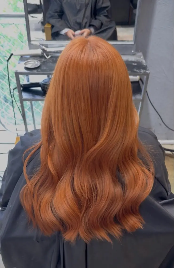 カラー ブリーチ オレンジ GiseL天神 ハイトーンAINAのヘアスタイル