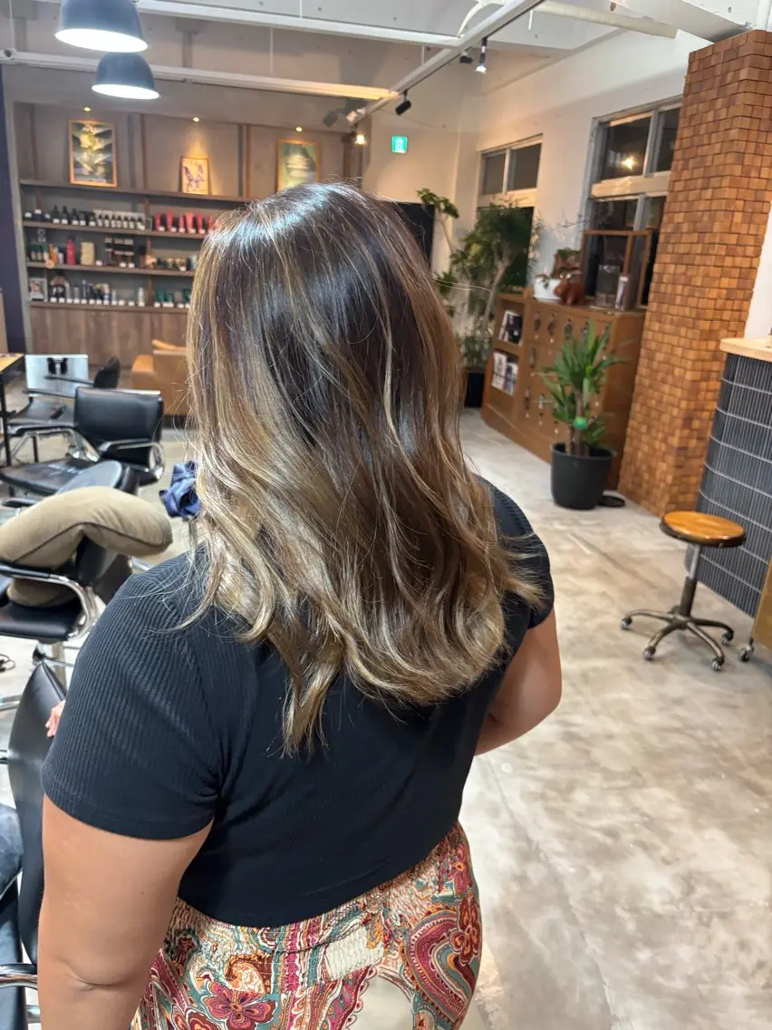 カラー Niina→ anan AVEDAのヘアスタイル