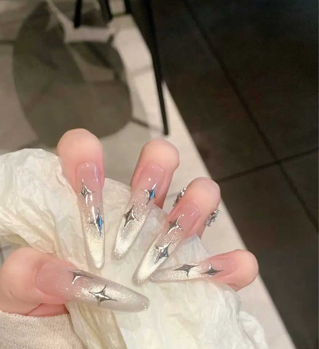 ネイル 周 テイのネイルデザイン