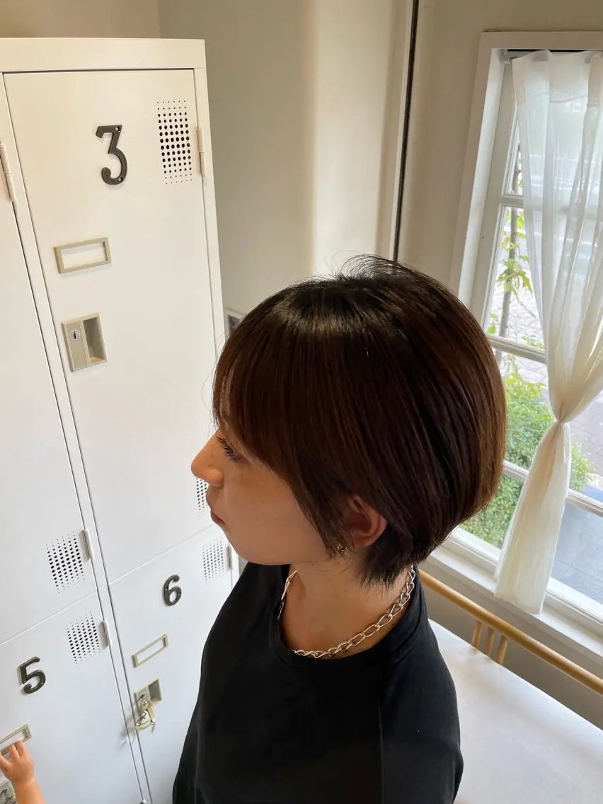 ショート 木 のみのヘアスタイル