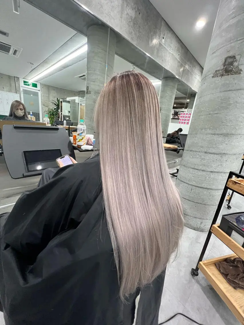 ✨ケアブリーチバレイヤージュカラー+ケアトリートメントの写真