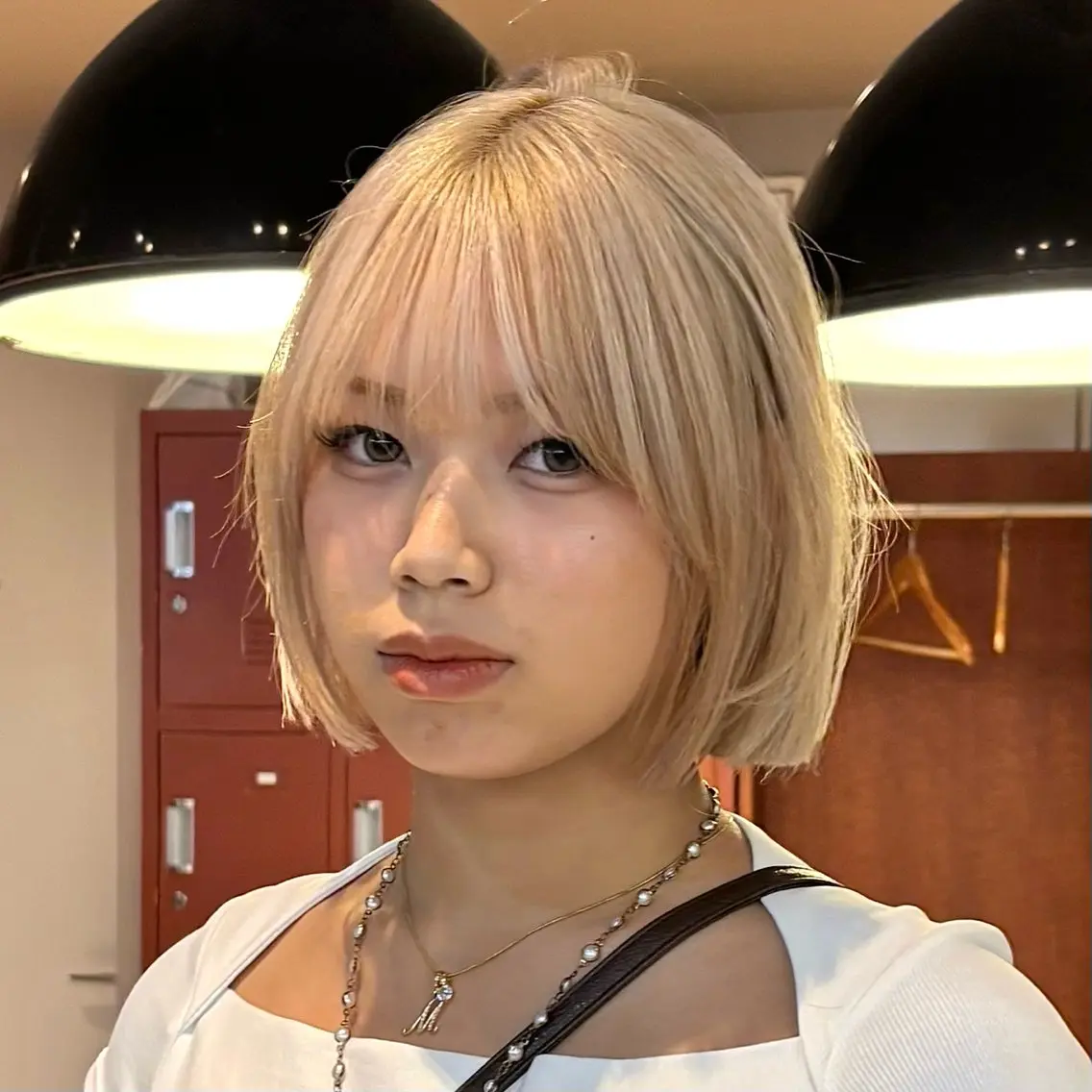 ショート カラー ベージュカラー ブリーチ ホワイトベージュ ヘアカラー 複雑履歴/ レイヤー/ハッシュのヘアスタイル