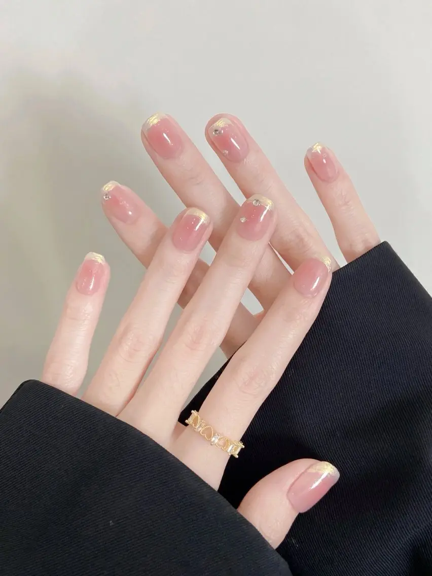 ネイル 長さ出し フットネイル フレンチネイル ジェルネイル ガラスフレンチ More Glam八王子店のネイルデザイン