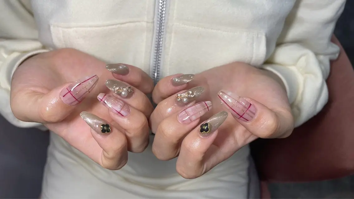 ネイル LAVISH 大和店 emi・:*+のネイルデザイン
