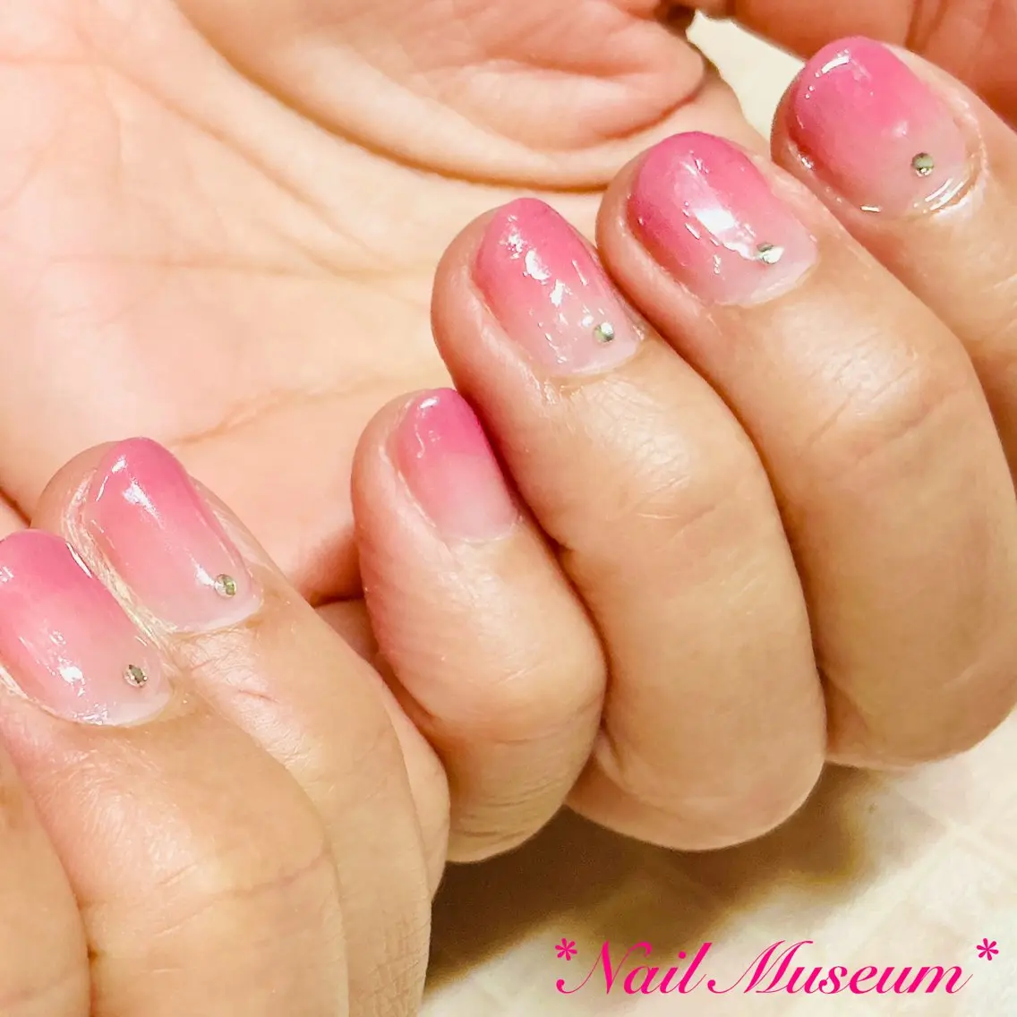 ネイル ブルー ジェルネイル グラデーション オフィスネイル パラジェル ハンドネイル nailmuseum KAMATARIのネイルデザイン