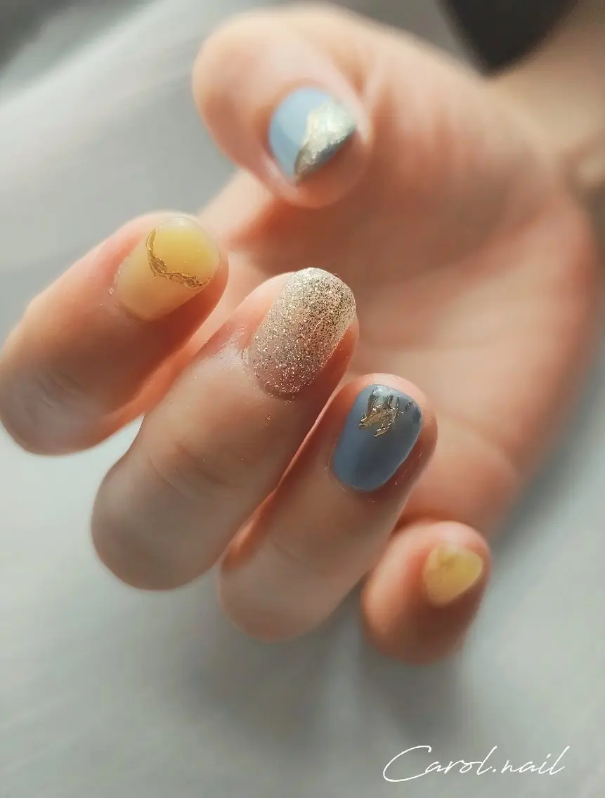 ネイル ブルー 春ネイル 黄色 ハンドネイル carol nailのネイルデザイン