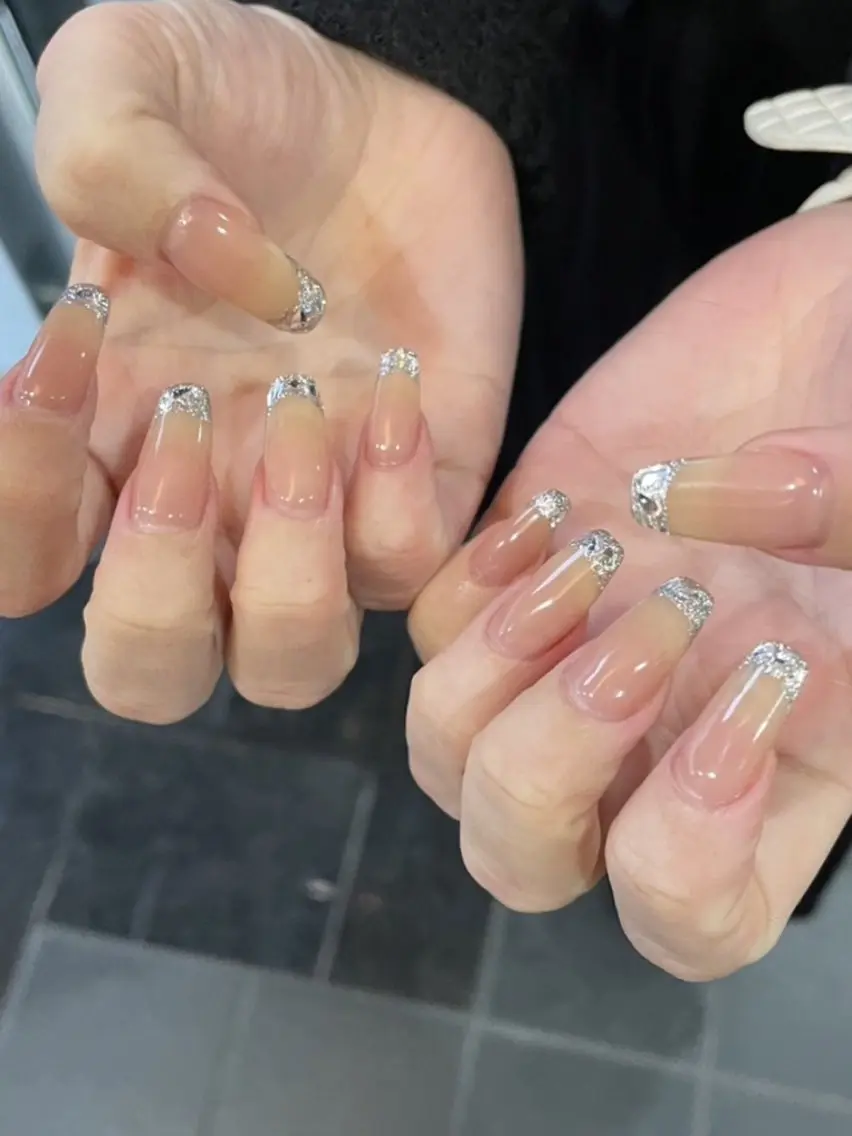 ネイル フレンチネイル ガラスフレンチ キラキラネイル シルバー ハンドネイル ハンドケア 心斎橋Salon Epokkuのネイルデザイン