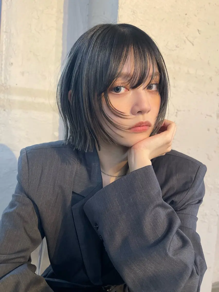 ショート ボブ カット ヘアカラー 顔まわりレイヤー デザインカットのヘアスタイル