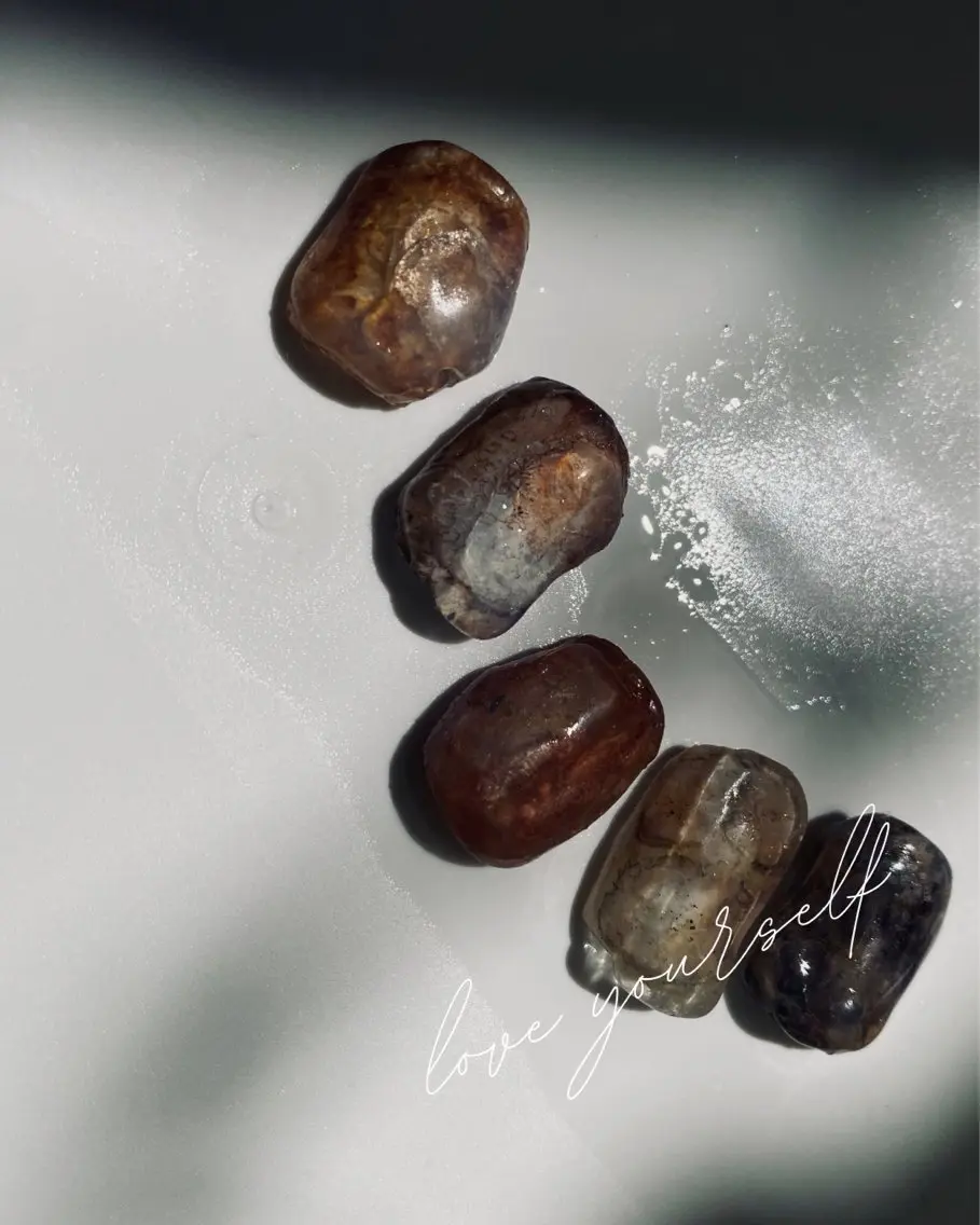 鉱物ニュアンスクラックを入れたdeepなアートですの写真