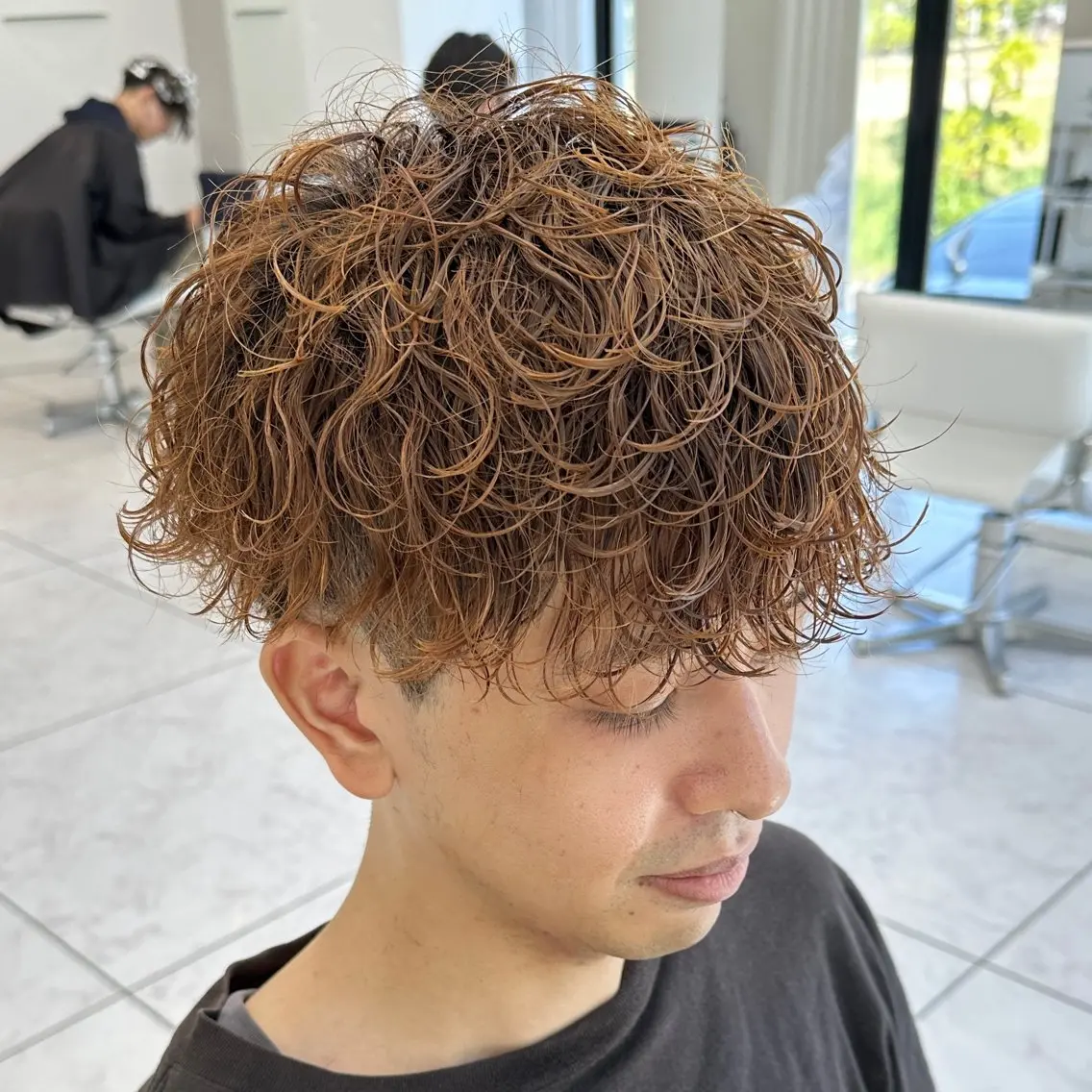 ショート カラー パーマ メンズ メンズパーマ 波巻きパーマ スパイラルパーマ カット パーマ 水谷 璃温のヘアスタイル