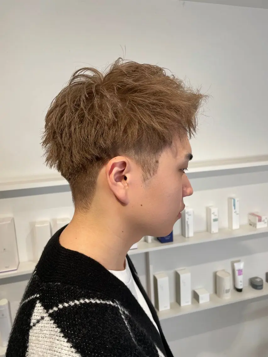 ショート カラー メンズ メンズブリーチ メンズハイトーン スパイキーショート ツーブロック ベージュカラー カット ヘアカラー メンズ特化⚡️パーマ / Hiyoriのヘアスタイル