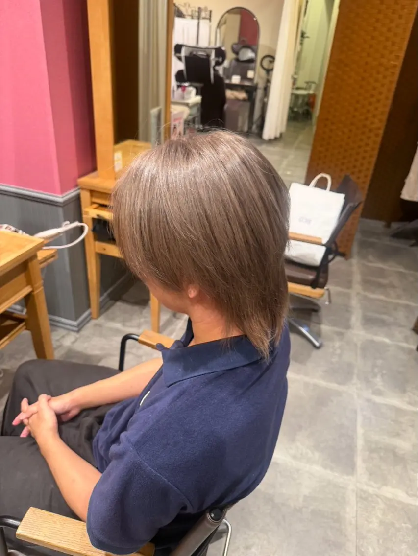 ショート カラー メンズ メンズブリーチ ベージュカラー ブリーチ 透明感カラー グレージュ ヘアカラー 梅田茶屋町/ 井上翔馬のヘアスタイル