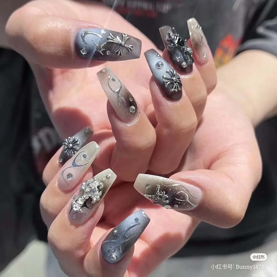 ネイル グラデーション ラメ(グリッター) マグネットネイル ミラーネイル ニュアンスネイル ハンドネイル Lumi de nailsのネイルデザイン