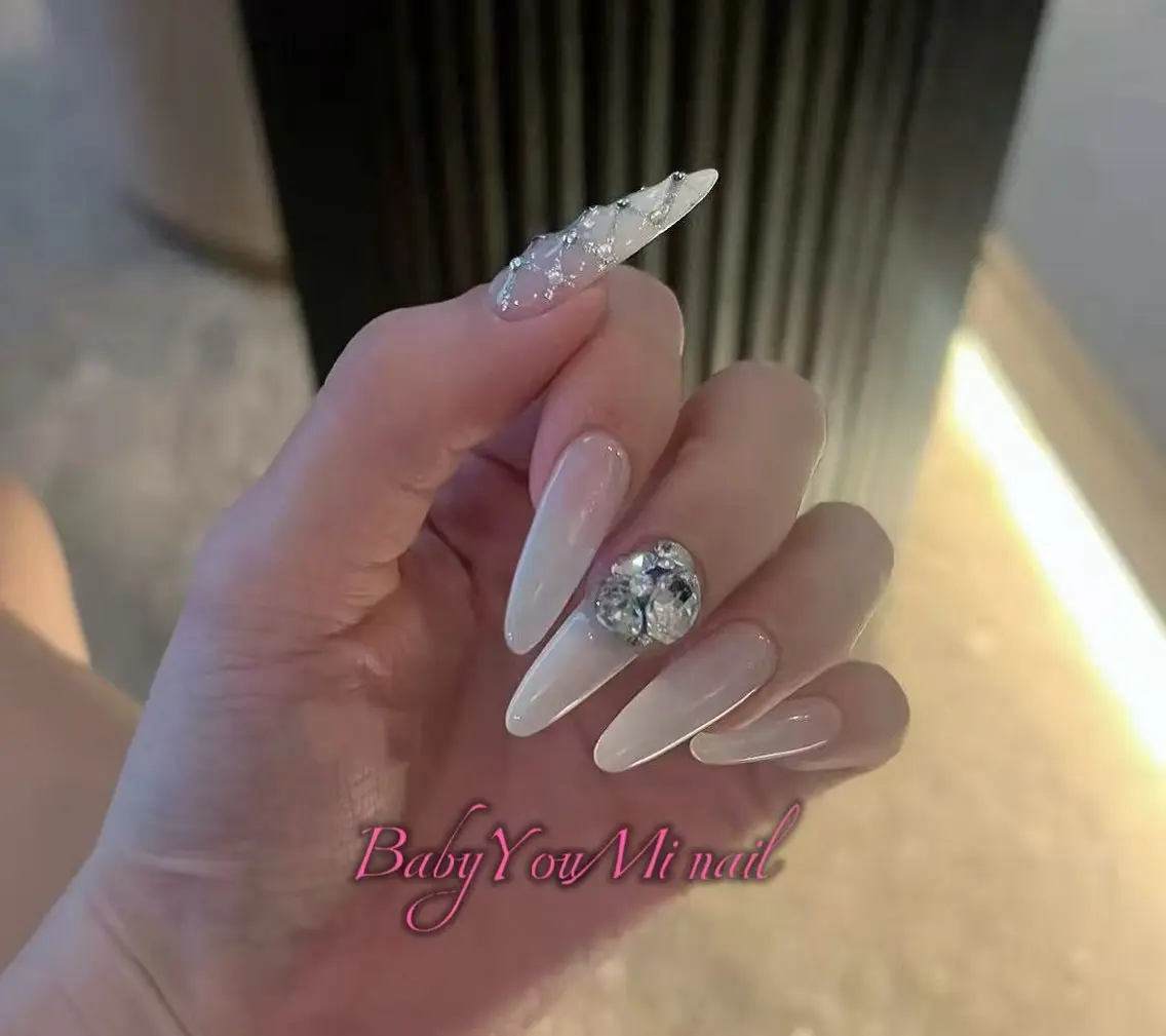 ネイル オーロラネイル フラワーネイル フットネイル フレンチネイル ジェルネイル ハンドネイル BabyYouMi nailのネイルデザイン