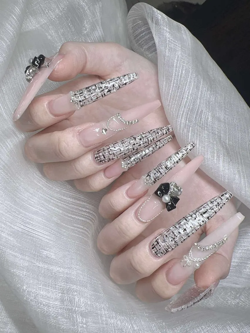 ネイル 長さ出し グラデーション 卒業式 キラキラネイル マグネットネイル ハンドネイル Lee Nailsのネイルデザイン