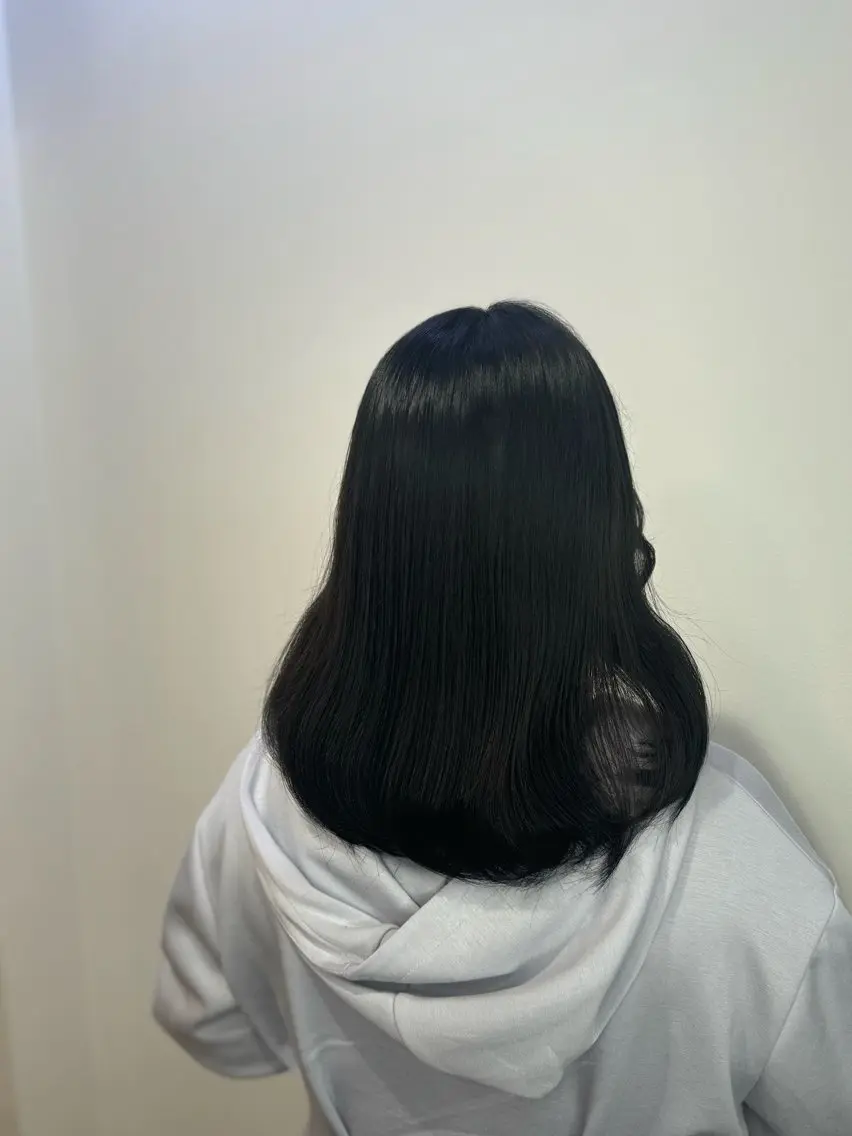 セミロング カラー 黒髪 ハイトーンカラー RAMU 🎀のヘアスタイル
