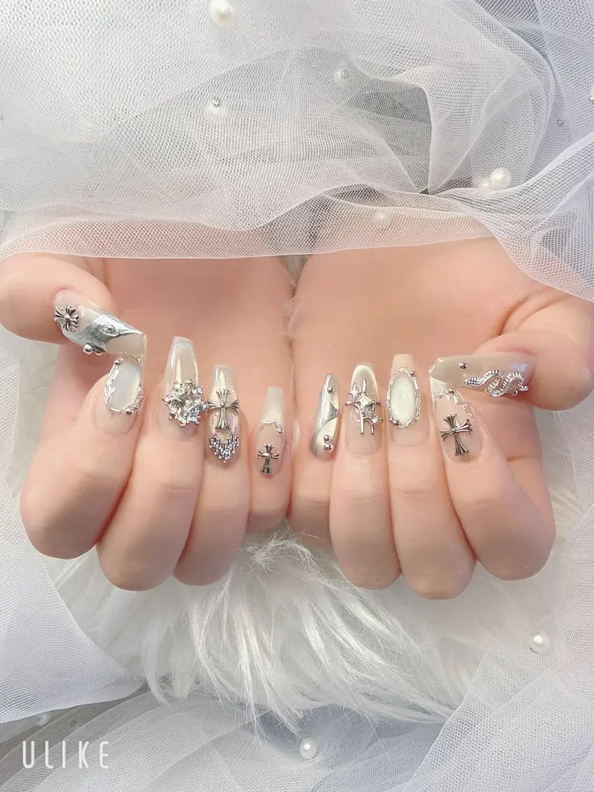 ネイル アートネイル オーロラネイル ボルドー チークネイル フレンチネイル ハンドネイル Sakura Nail Salonのネイルデザイン