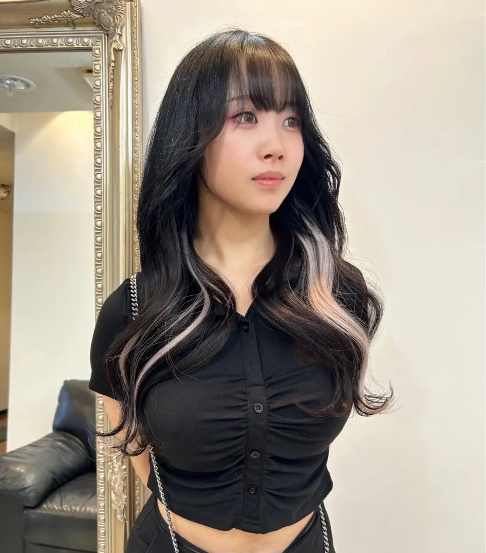 ロング カラー 黒髪 インナーカラー エクステ 韓国風ヘア ロング エクステ ANKH CROSS 🦋mako🦋のヘアスタイル