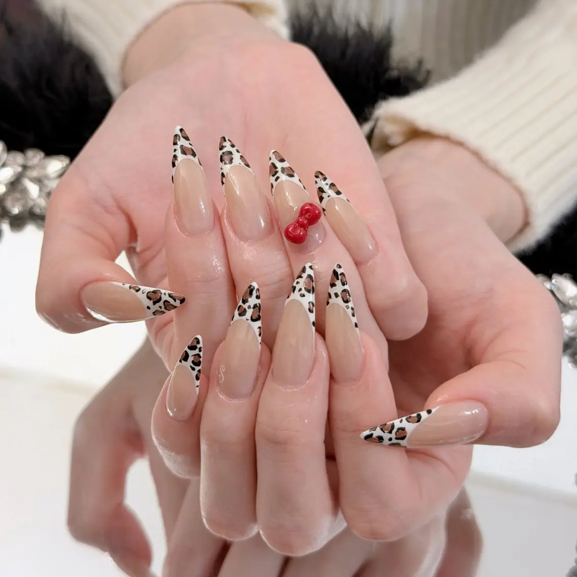 ネイル オーロラネイル 長さ出し フラッシュネイル フレンチネイル ジェルネイル ハンドネイル Amee Nail Salonのネイルデザイン