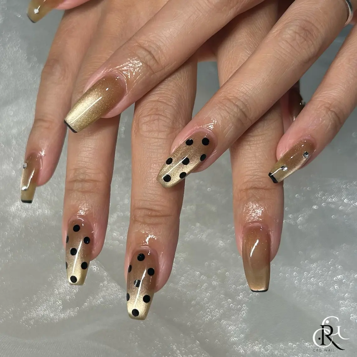 セミロング ハンドネイル 美フォルムスカルプ✨ RENAのネイルデザイン