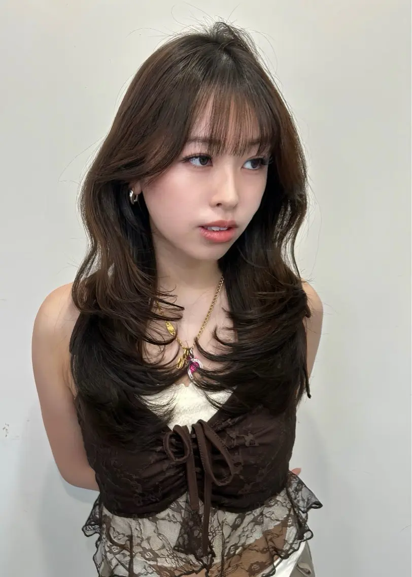 セミロング カラー グレージュ 韓国風ヘア レイヤーカット ワンホンヘア カット ヘアカラー トリートメント 韓国ヘア/レイヤー Lily Wongのヘアスタイル