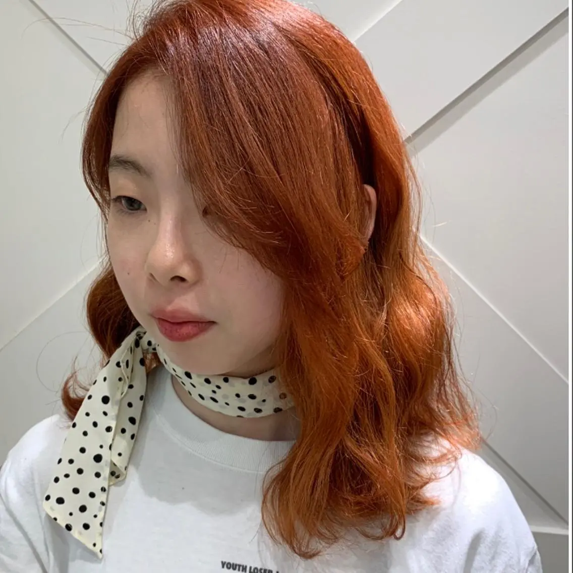 カラー ブリーチ オレンジ レッドカラー 秋守 百華のヘアスタイル