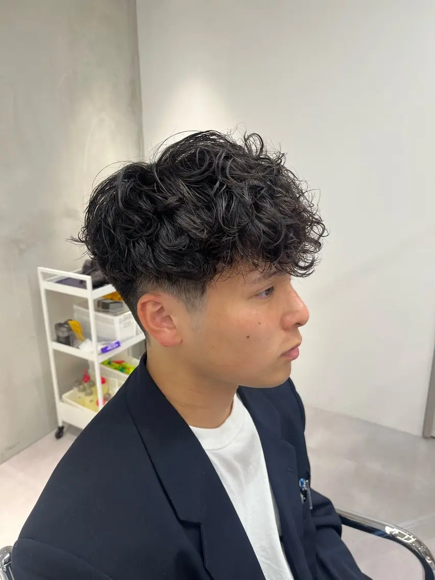 ショート パーマ メンズ ⚡メンズパーマフ ェードカットTomyのヘアスタイル