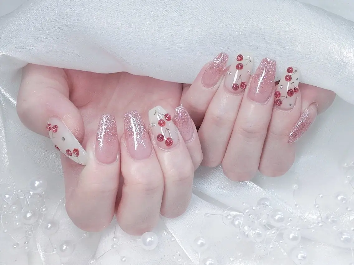 ネイル 長さ出し フラッシュネイル フレンチネイル キラキラネイル ラメ(グリッター) Chouette Nailのネイルデザイン