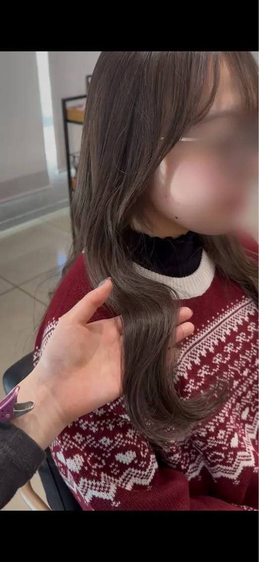 ロング カラー ブリーチ グレージュ カット ヘアカラー 巖本 真希のヘアスタイル