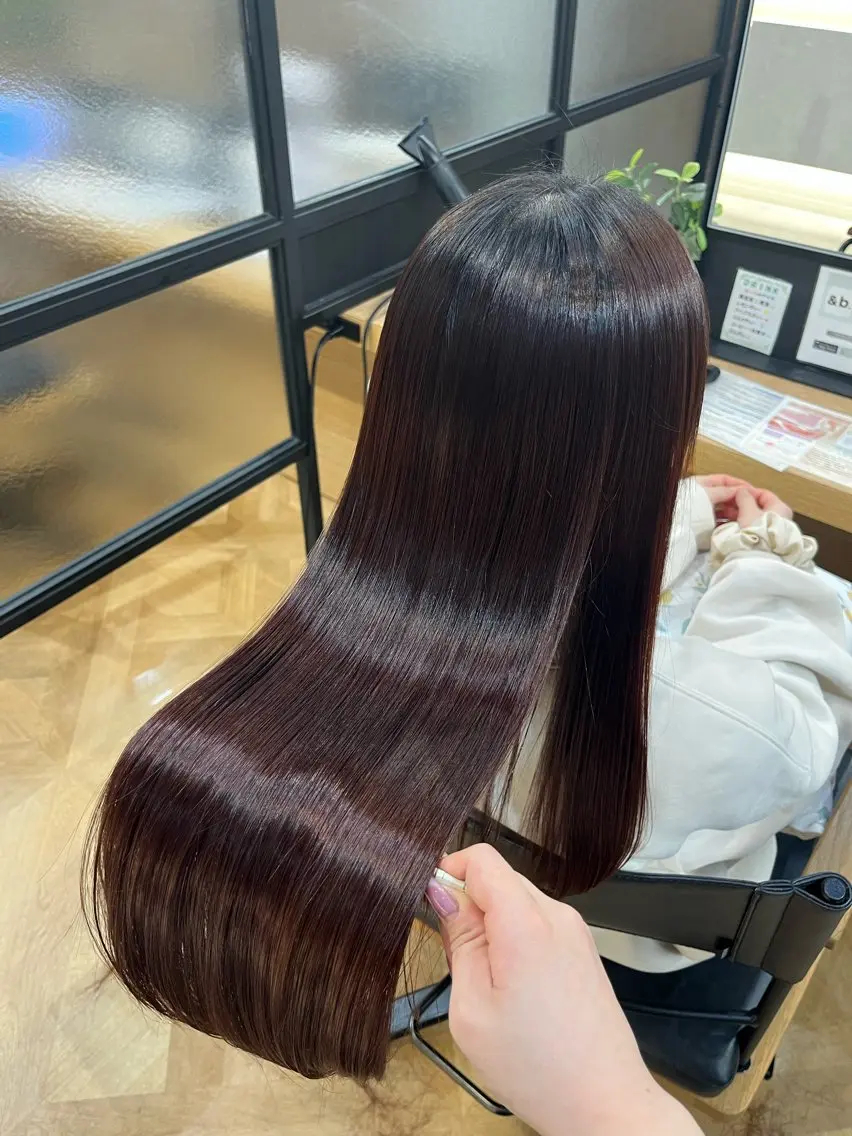 うねりや広がりが気になる方におすすめ✨髪質改善カラー + トリートメントの写真