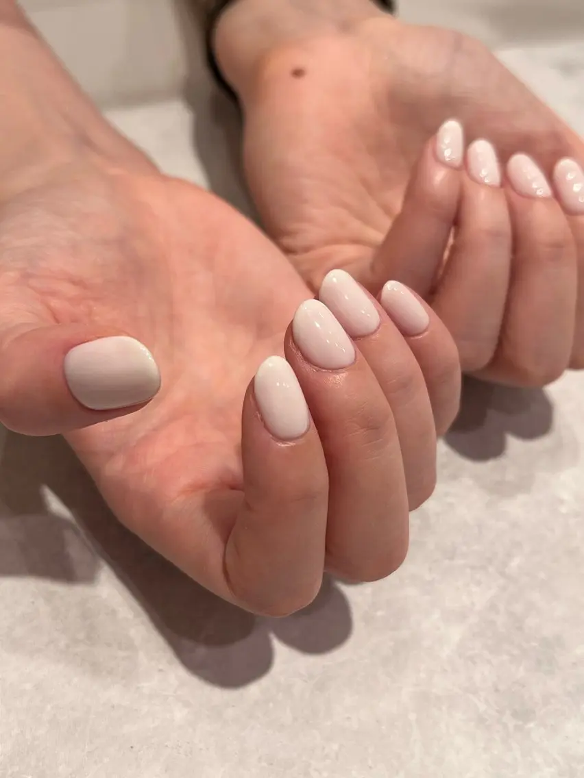 ネイル ホワイト tricia表参道店 杉田 奈々のネイルデザイン