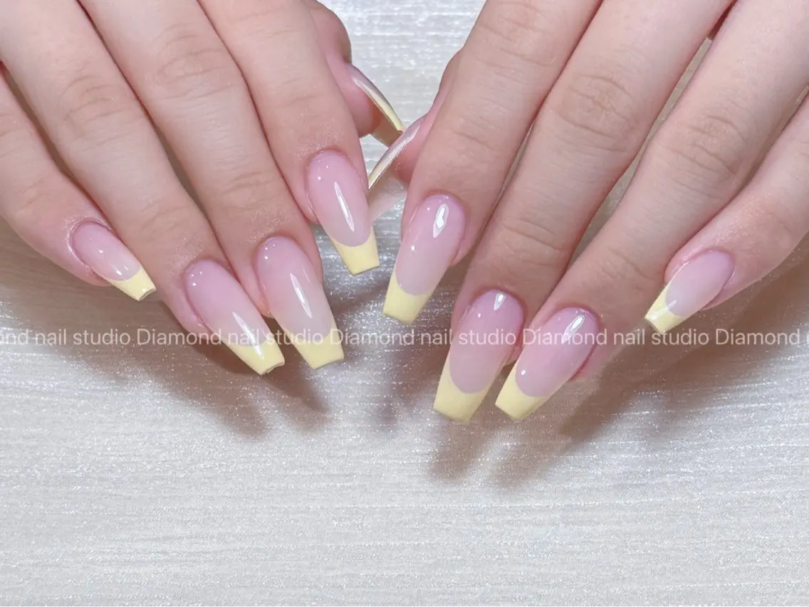 ネイル アートネイル オーロラネイル フラッシュネイル ガーリー キラキラネイル ハンドネイル Una NAILMANAMIのネイルデザイン